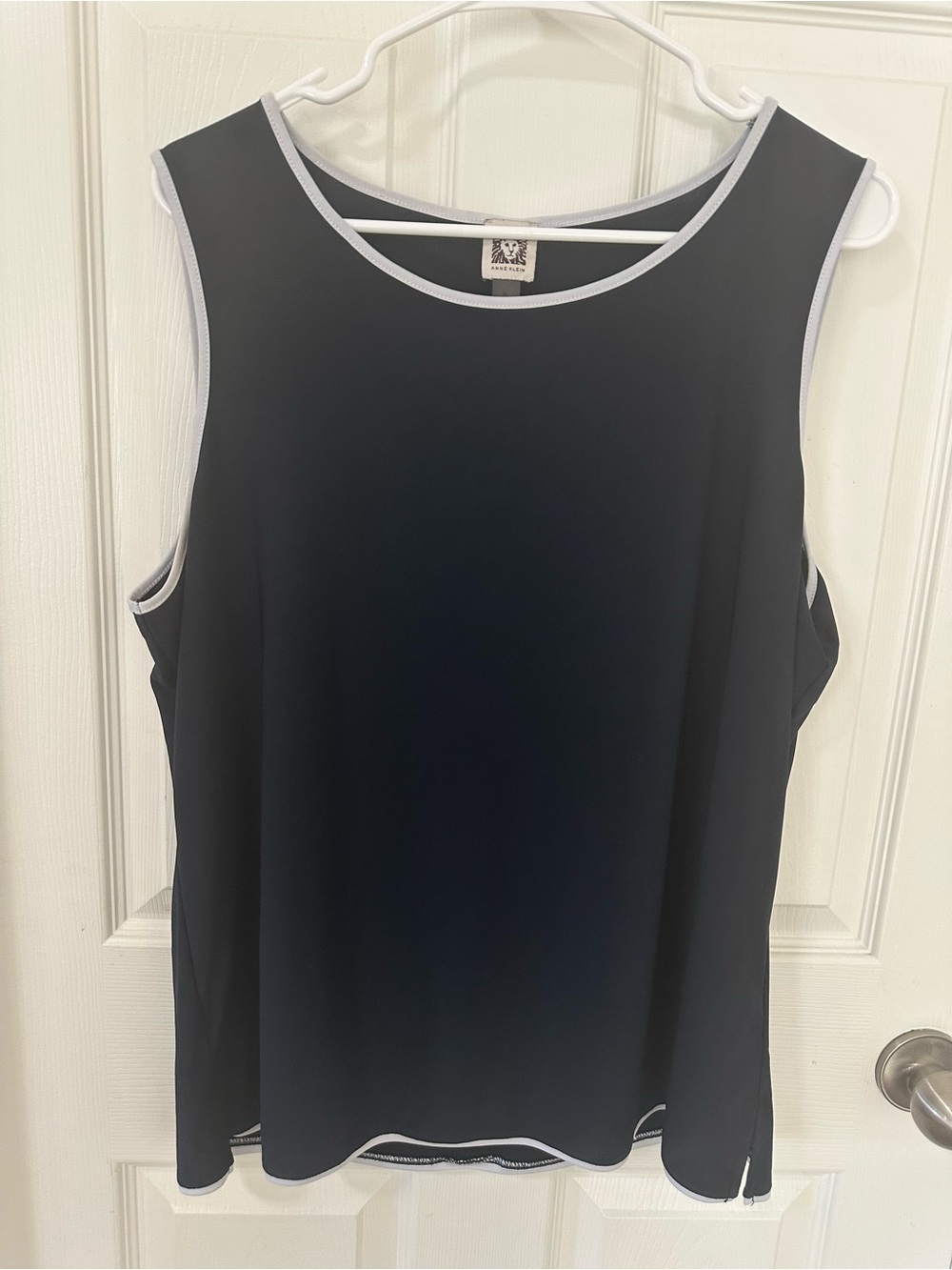 Anne Klein Black Tank with White Contrast Trim and Button Detail Women’s Size XL